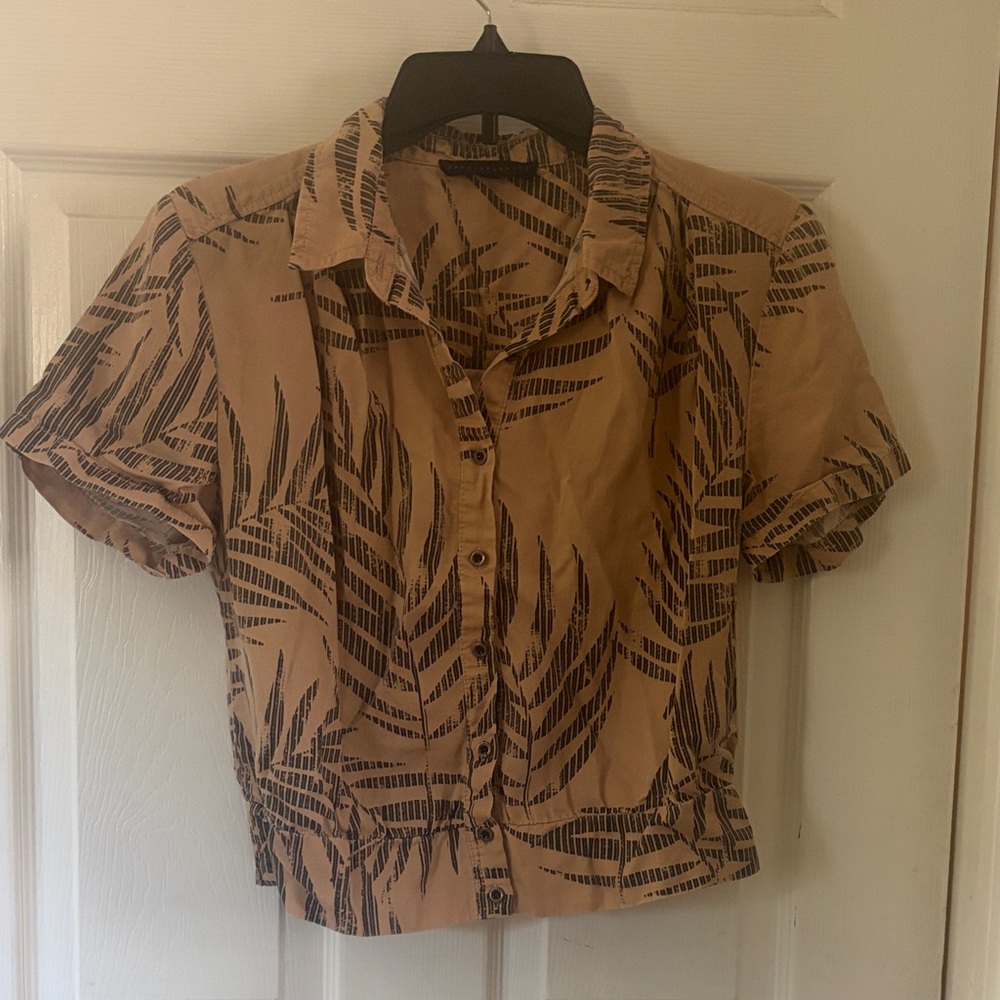 Women's Short-Sleeve Tan Button-Front Leaf Print Shirt